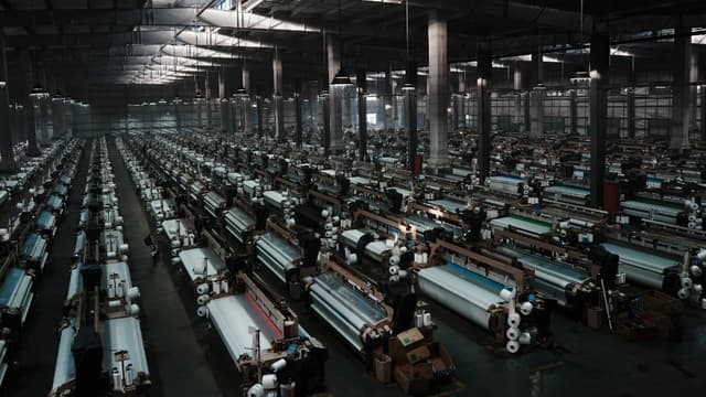 Weaving floor