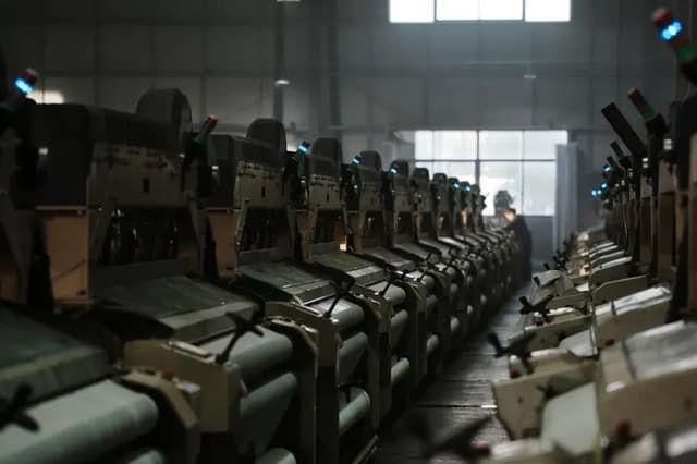 Waterjet looms